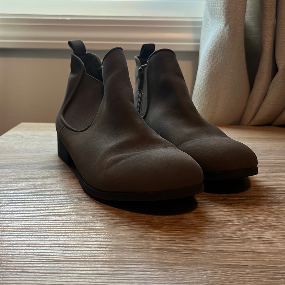 Womens Gray Short Booties
